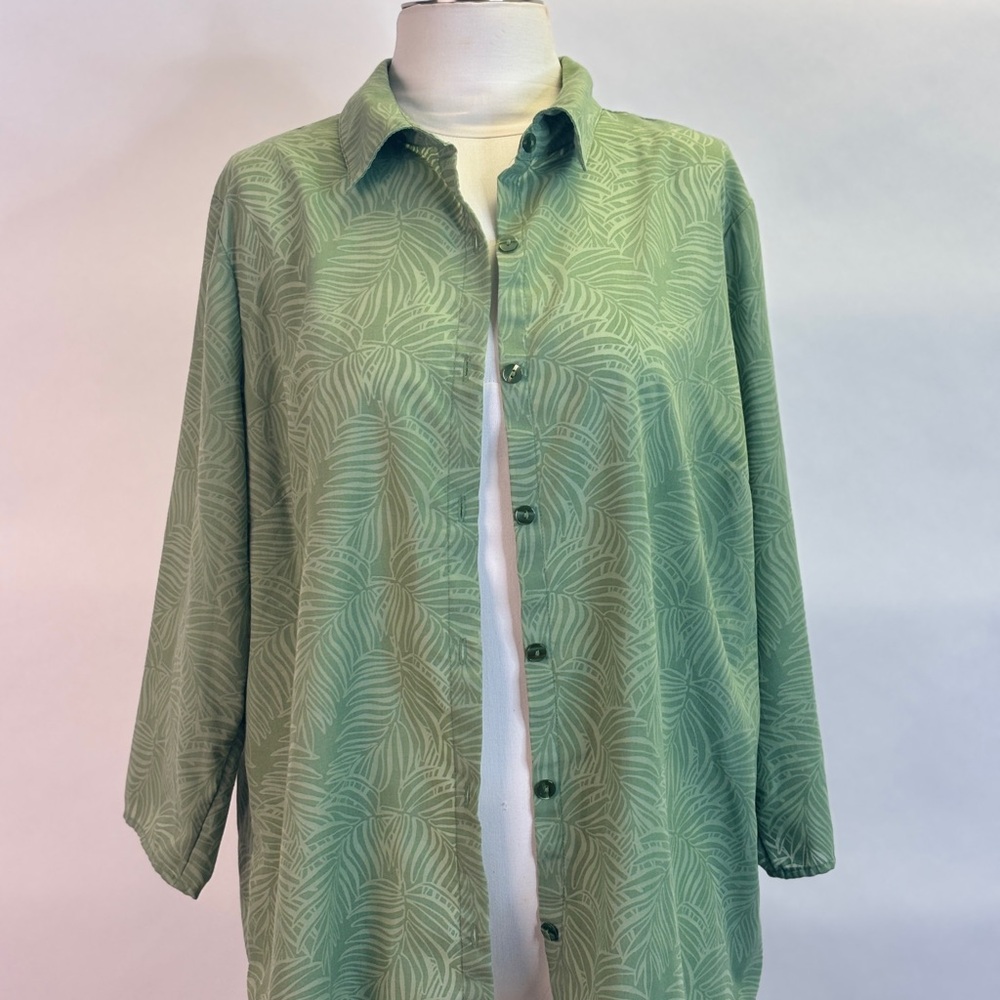 Green Leaf Pattern Women’s Shirt